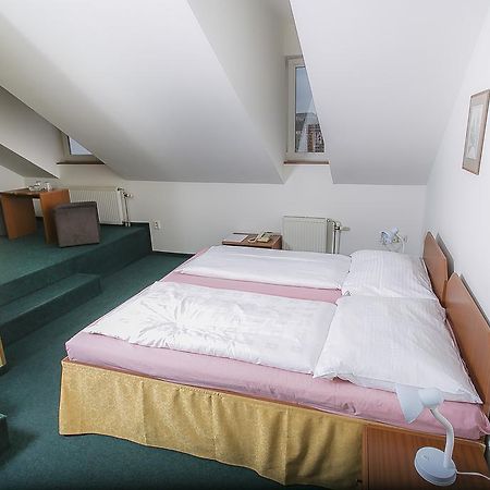 Hotel U Sladku Прага Экстерьер фото