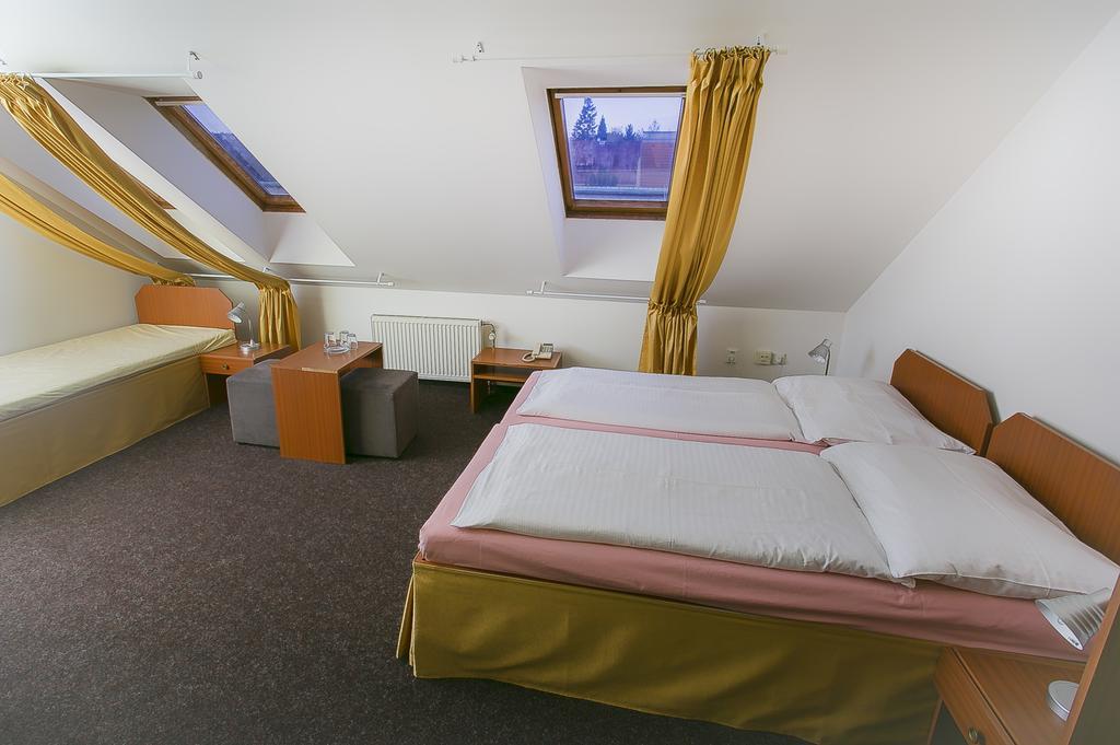 Hotel U Sladku Прага Экстерьер фото